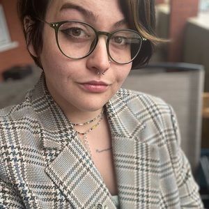 Meet your Posher, Alexandra